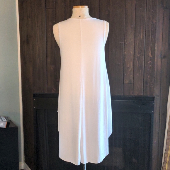 Asymmetrical Hem White Tank Top by Onzie - Picture 3 of 8